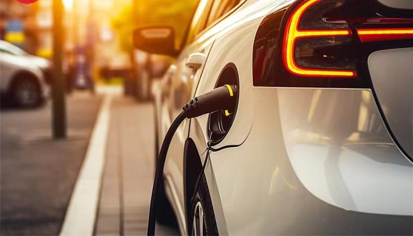 AS TIME PASSES, THE CARBON EMISSIONS OF ELECTRIC VEHICLES GRADUALLY DECREASE.