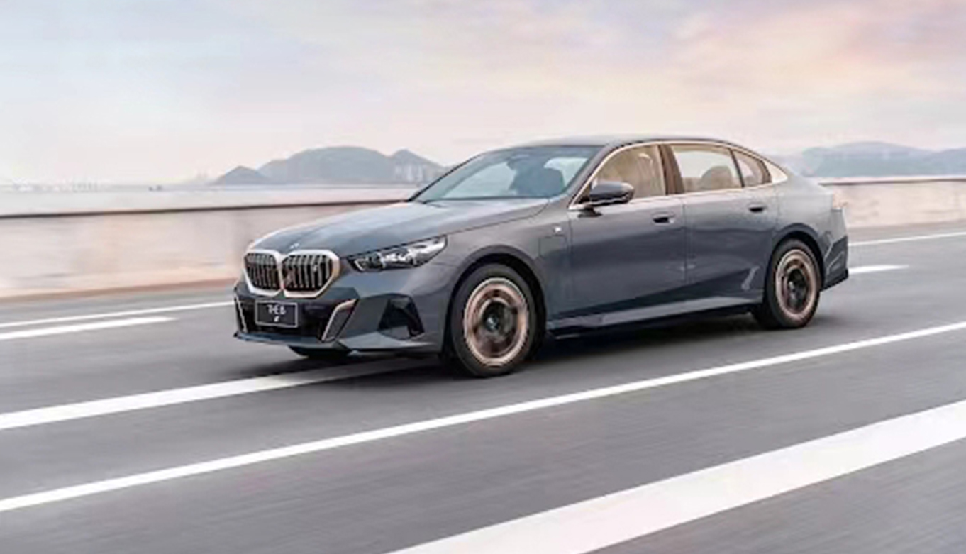 BMW UNVEILS "CAR-GRADE" AI AND AR TECH AT CES 2024